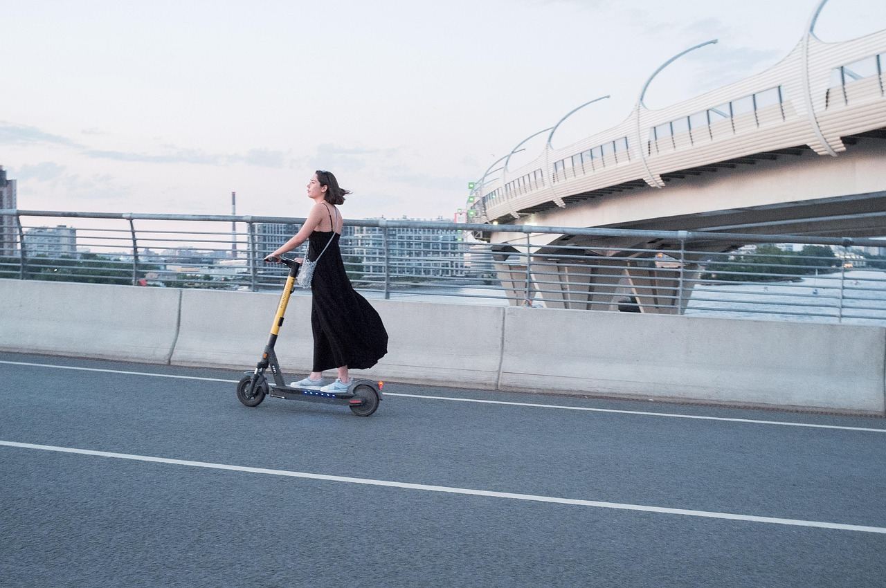 VAE ou trottinette électrique, choix pour trajets quotidiens