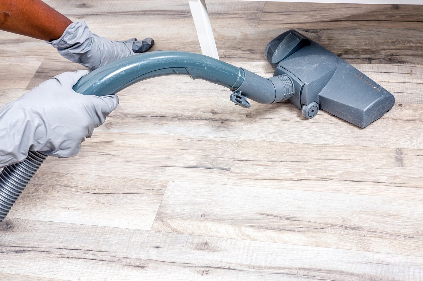 Aspirateur balai ou aspirateur traîneau : comment choisir