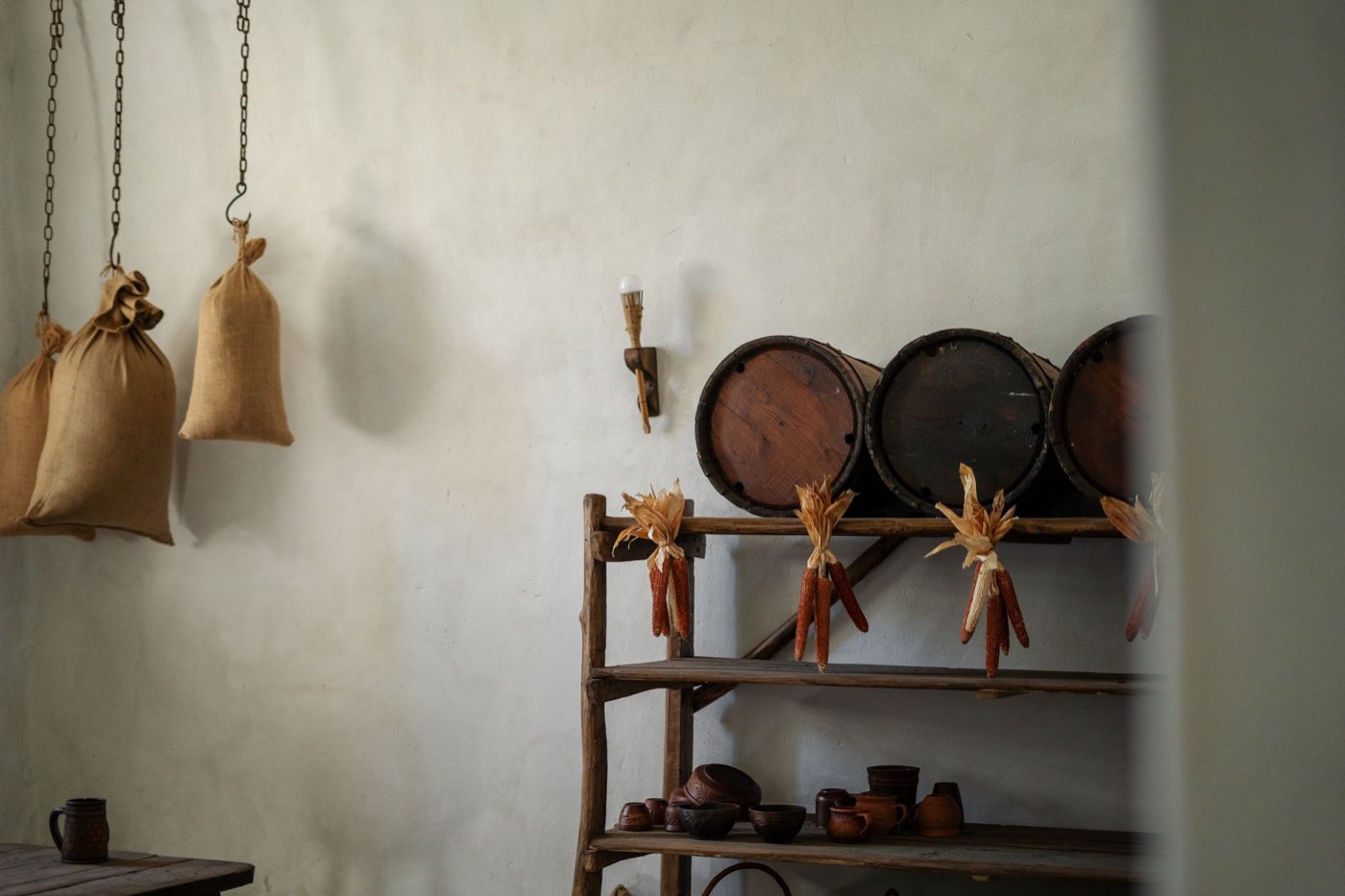 Organiser un petit cellier : idées pour étagères et rangements