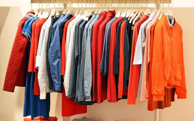 Fast fashion : la taxe de 0,25 a 12 euros par vetement depuis le 1er septembre